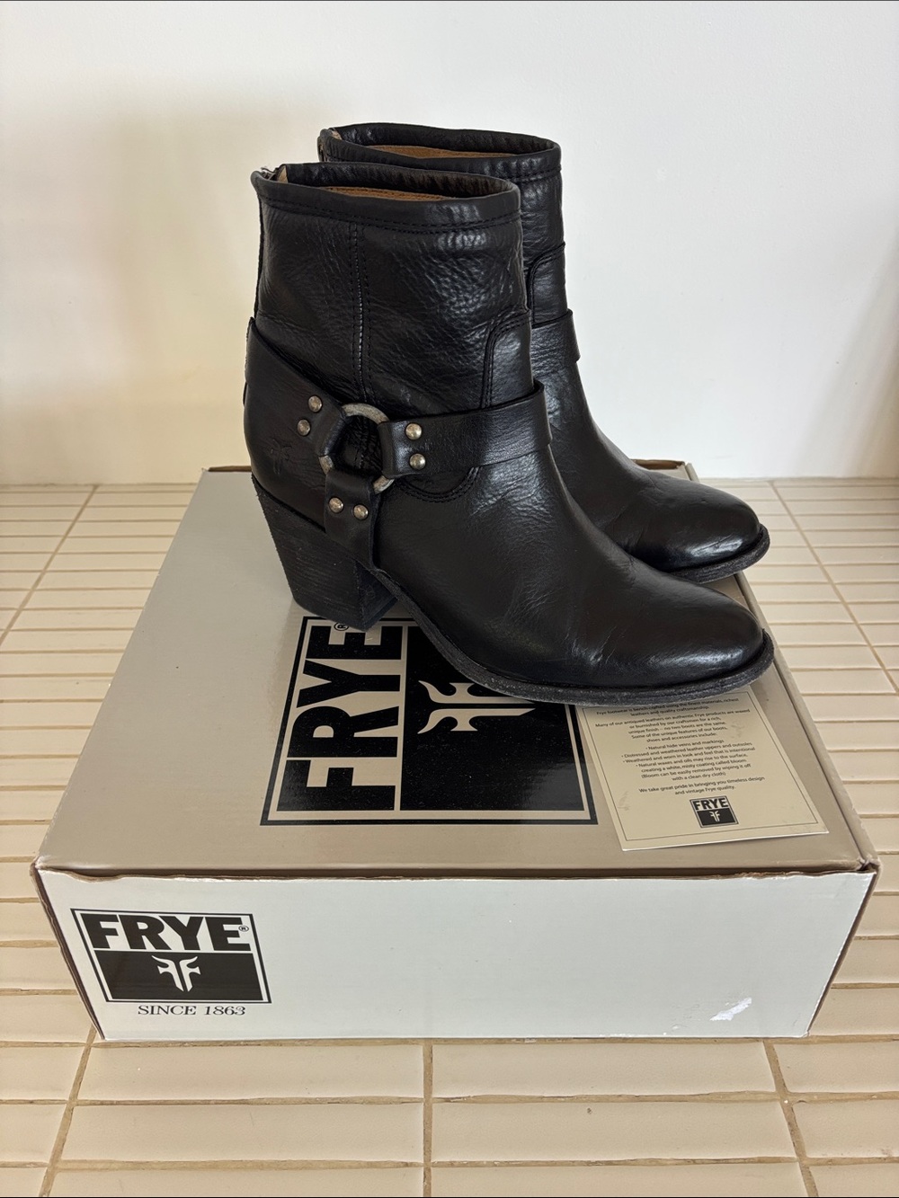 Frye Black Leather Tabitha Harness Ankle Booties 9M - Picture 2 of 10